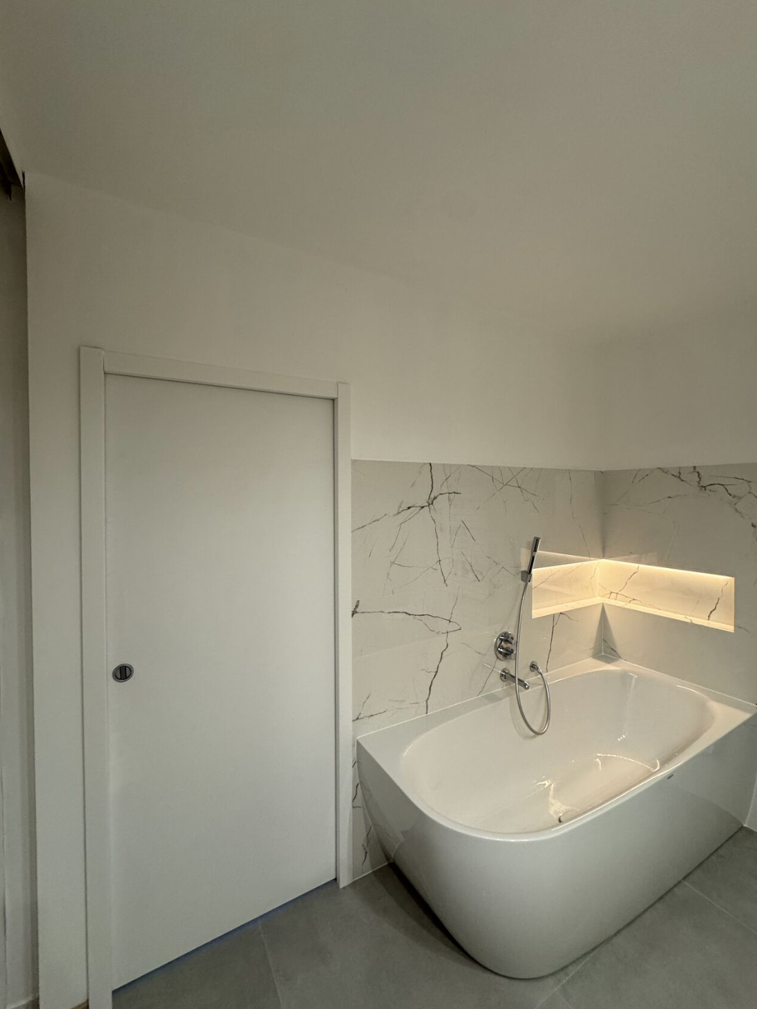 Rénovation salle de bains conservant le meuble d'époque - vue 3