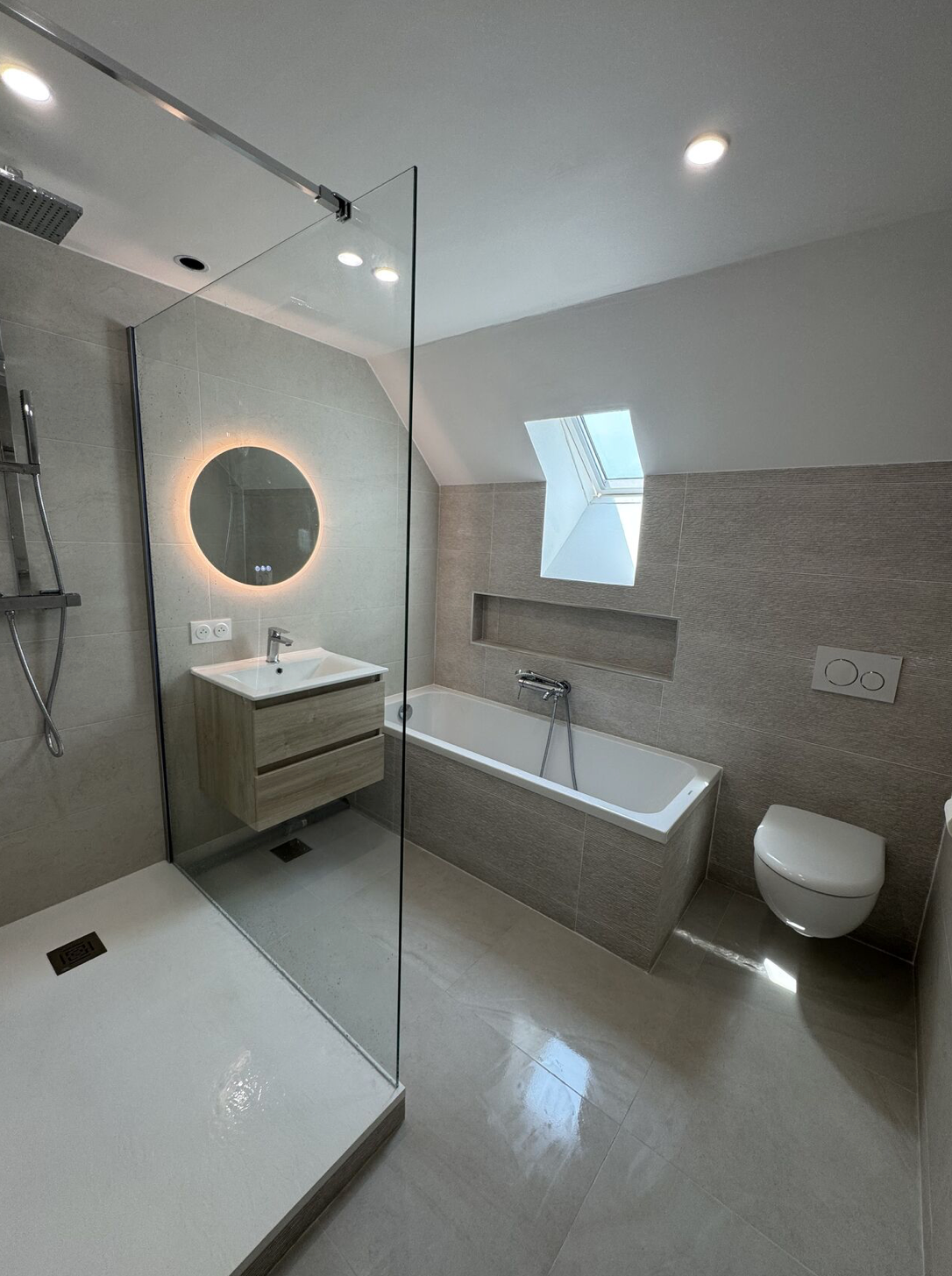 Rénovation salle de bain contemporaine - vue 1